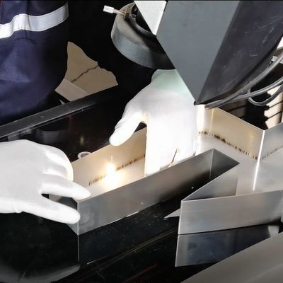 E500 Segni metallici Strumento di produzione di lettere di canale Laser Saldatrice per la saldatura di acciaio segno
