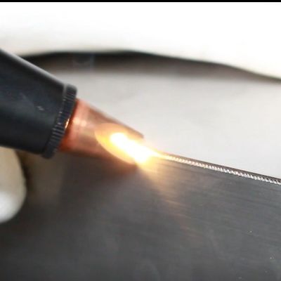 E500 Segni metallici Strumento di produzione di lettere di canale Laser Saldatrice per la saldatura di acciaio segno