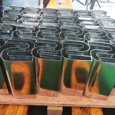 EJON ET20 macchina per la piegatura laterale di fogli di metallo multilineo con sistema di controllo a 7 assi