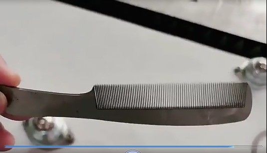 Macchina di taglio laser a fibra di metallo CNC 1500W con funzionamento a onde continue