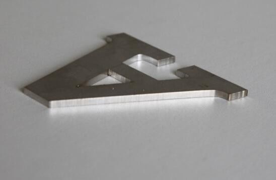 Macchina di taglio laser a fibra di metallo di lamiera da 1500W 2000W 3000W per formato supportato da DXF